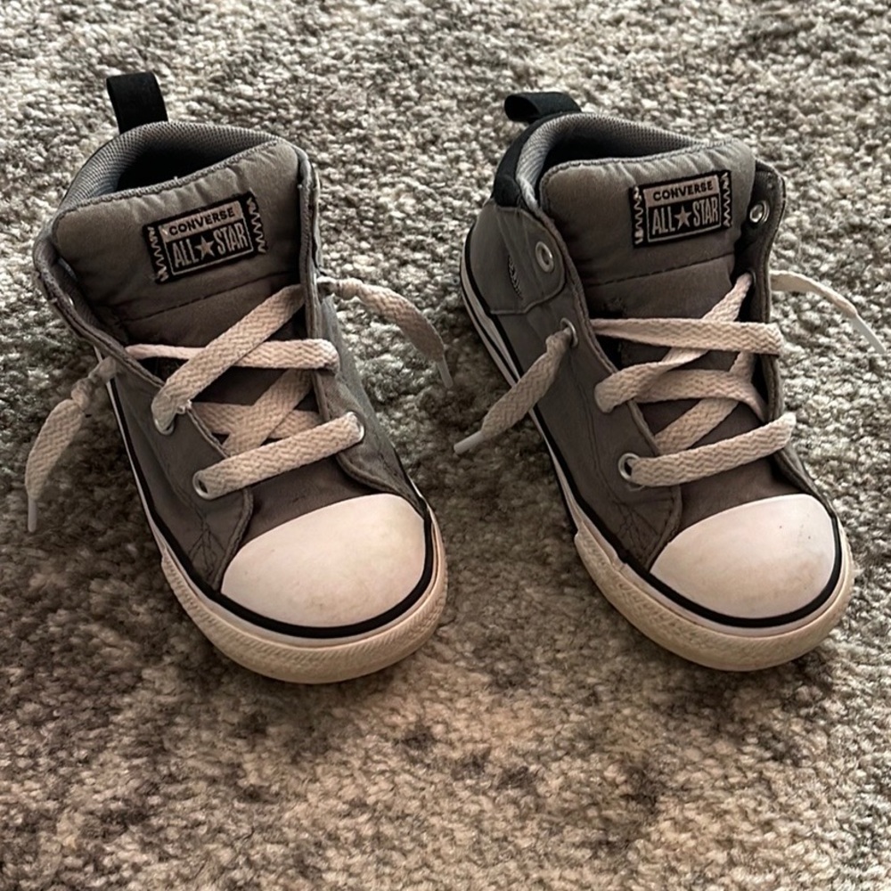 Converse Grey Hightops Kids Size: 9